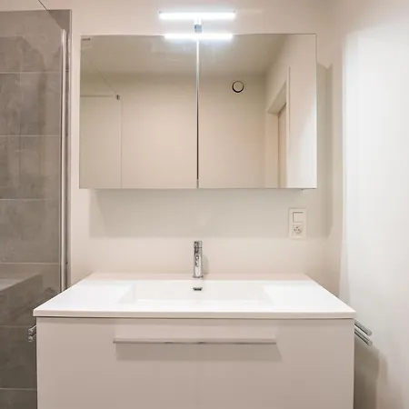 Situated Brand New For 5 Διαμέρισμα *