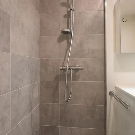 Διαμέρισμα Situated Brand New For 5 *