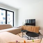 Situated Brand New For 5 Lägenhet
